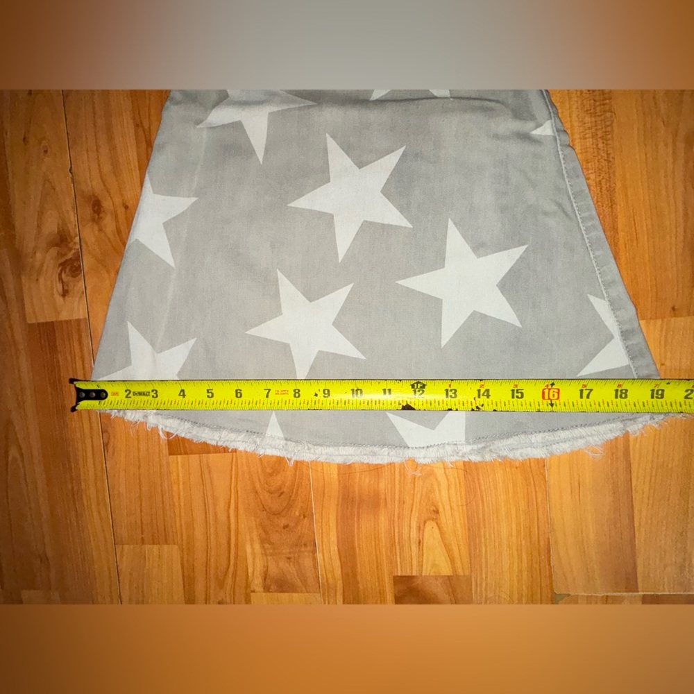 Toast Jeans Gray Star Printed Bell Bottoms. - Picture 8 of 9